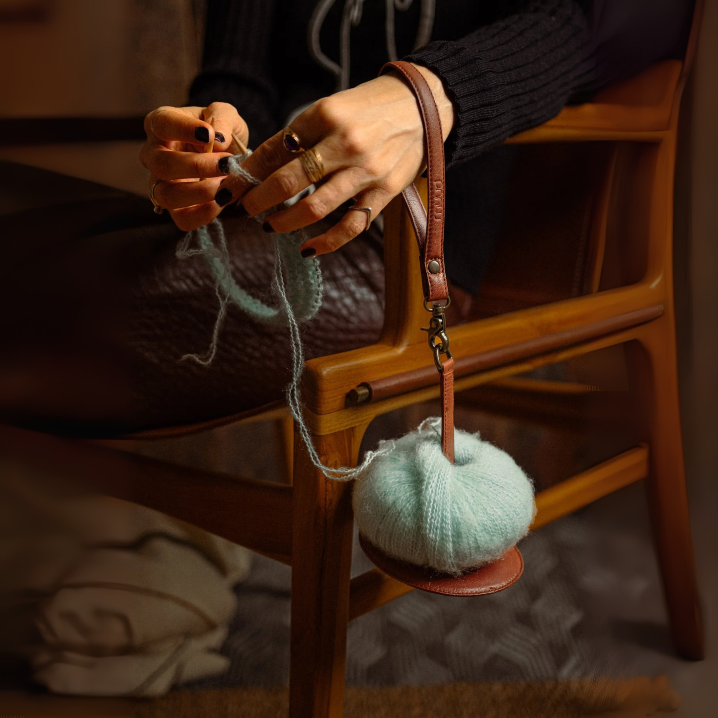 持つ歓びを感じるポータブルヤーンホルダー|ジャイリット|muud:ムー