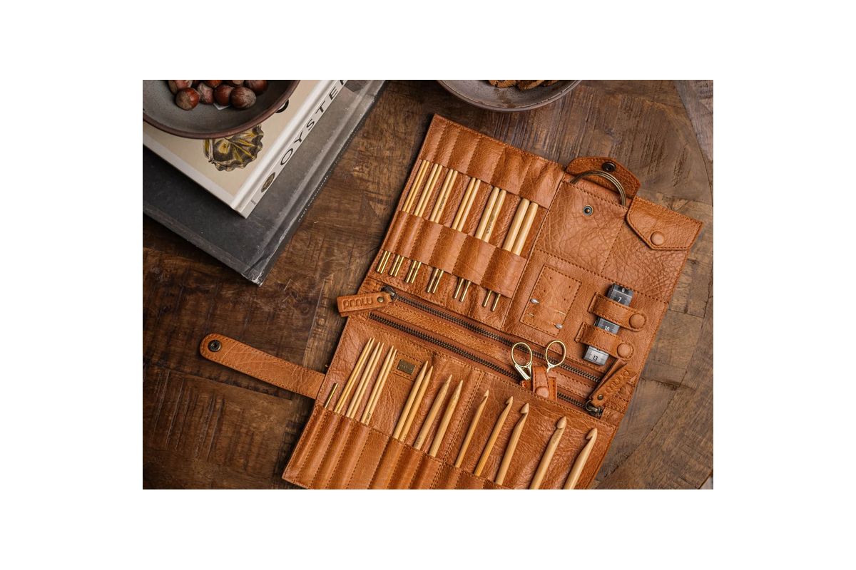 創造的な編み物時間を実現する『ムービリー 編み針とアクセサリー レザーケース