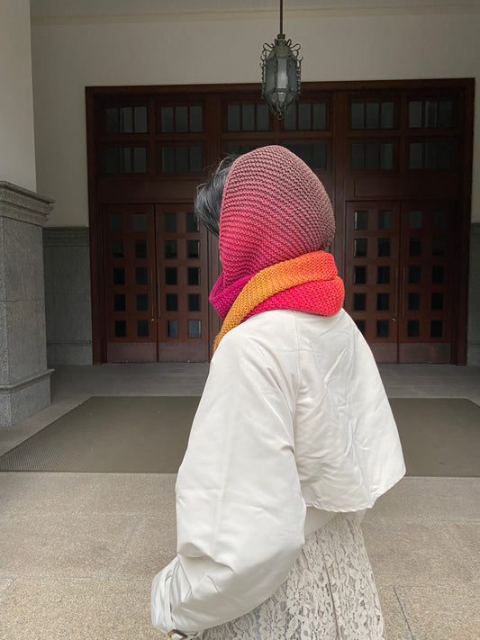 段染めグラデーションが映える ソフィーフード｜毛糸 & 日本語文章パターン付きキット｜PetiteKnit：プチニット