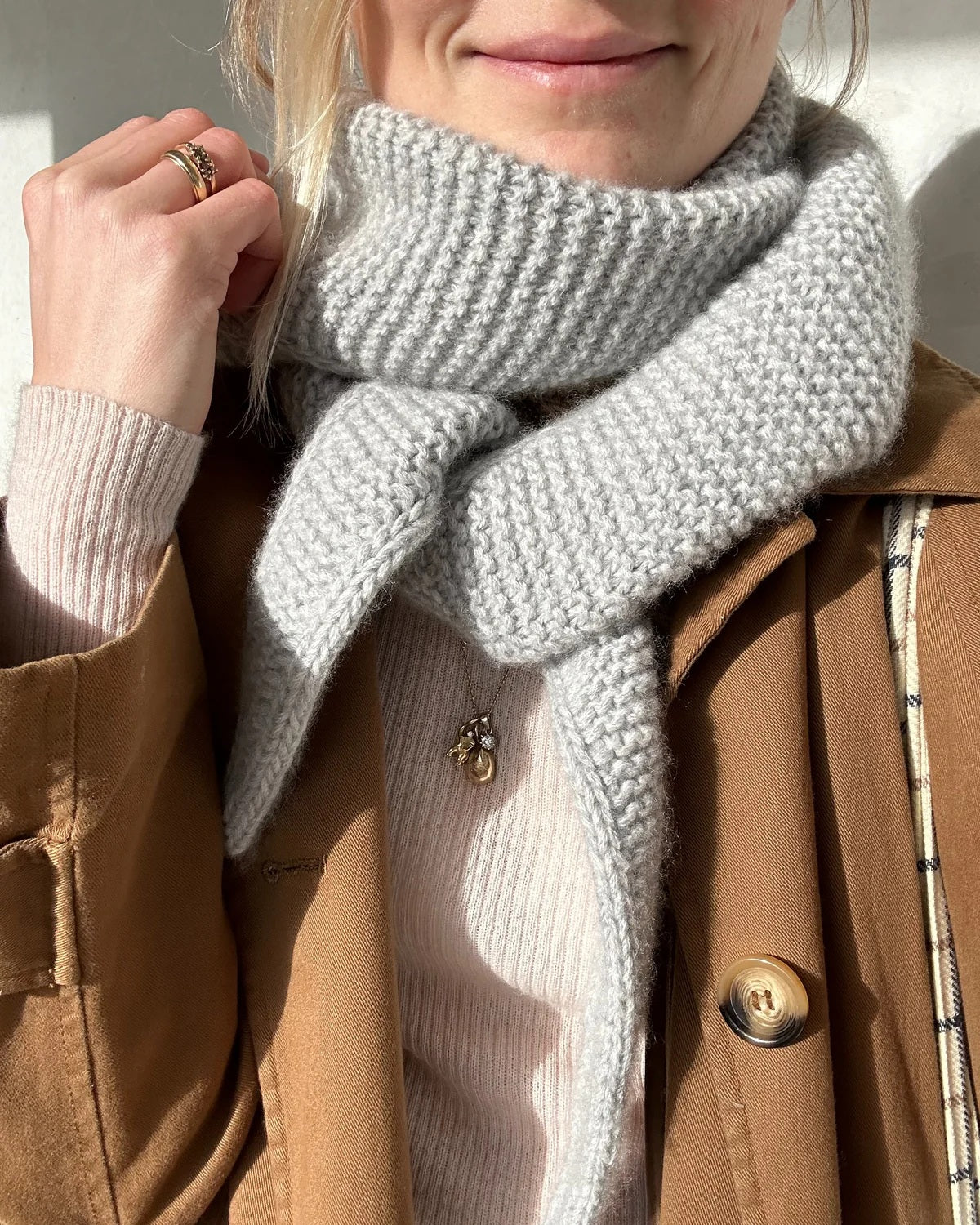 ひと続きで美しい形 ソフィーショール｜毛糸 & 日本語文章パターン付きキット｜PetiteKnit：プチニット