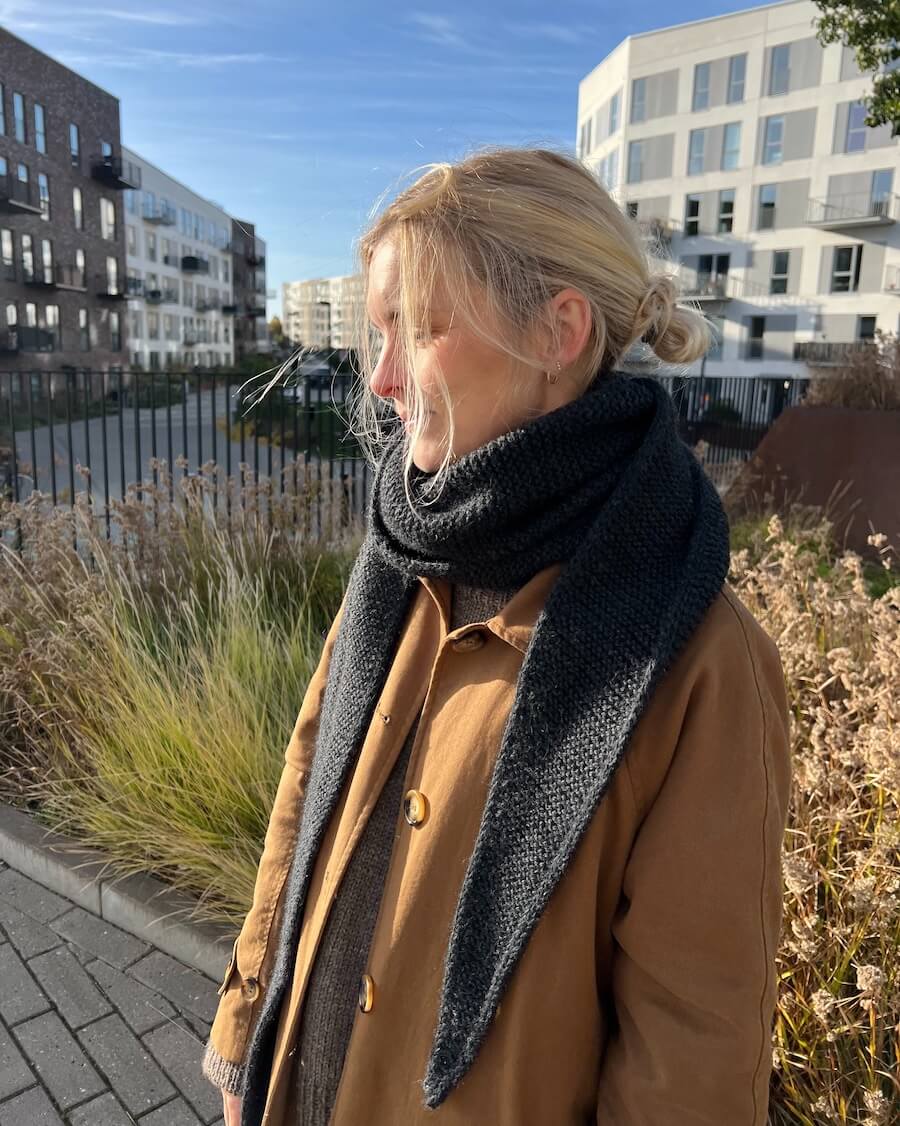 ひと続きで美しい形 ソフィーショール｜毛糸 & 日本語文章パターン付きキット｜PetiteKnit：プチニット