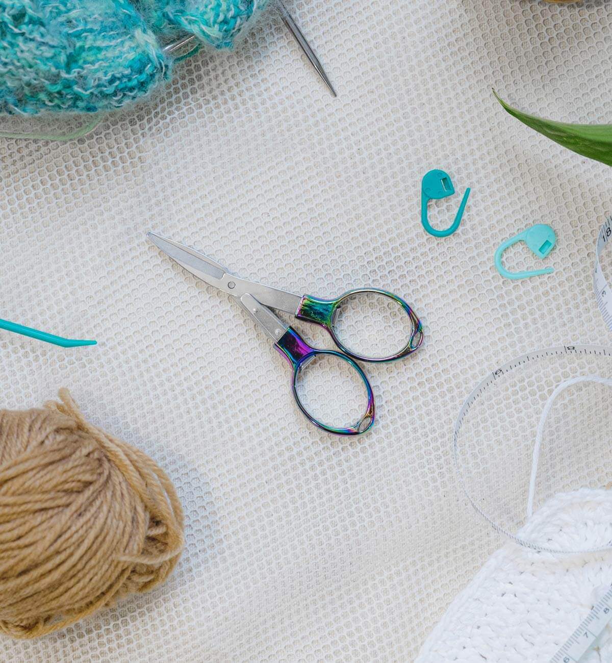 Knit Pro：ニットプロ 折り畳みバサミ レインボー マインドフル